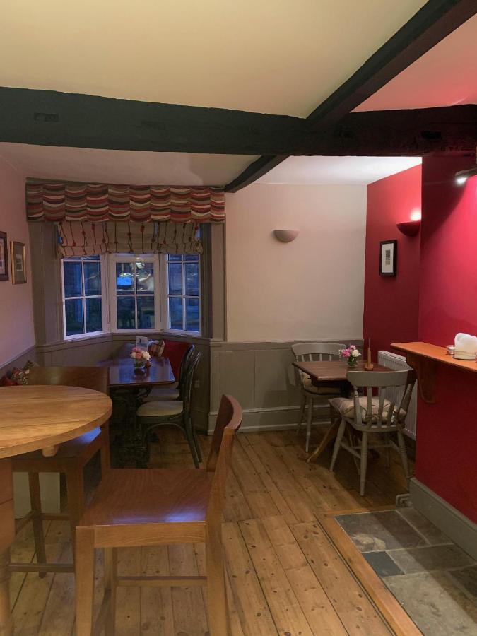 The White Hart Inn Нюбъри Екстериор снимка