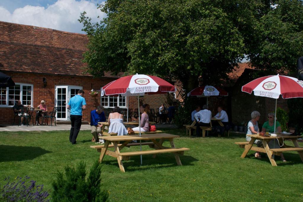 The White Hart Inn Нюбъри Екстериор снимка
