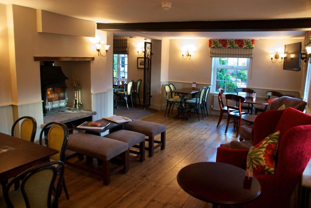 The White Hart Inn Нюбъри Екстериор снимка