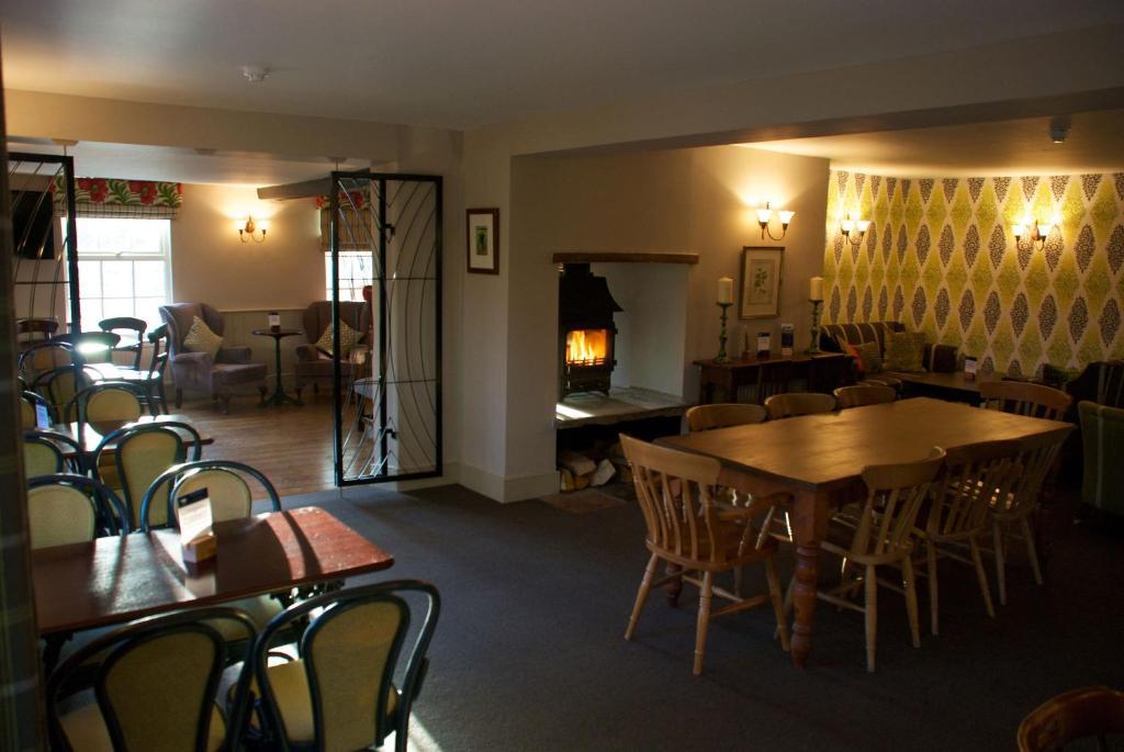 The White Hart Inn Нюбъри Екстериор снимка