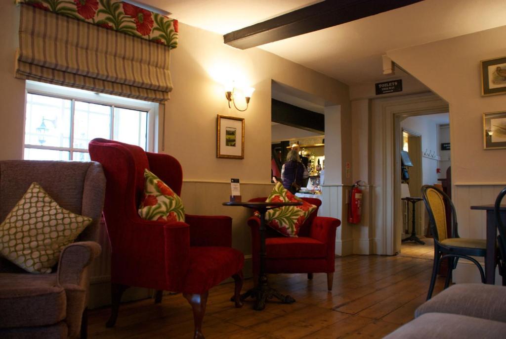 The White Hart Inn Нюбъри Екстериор снимка