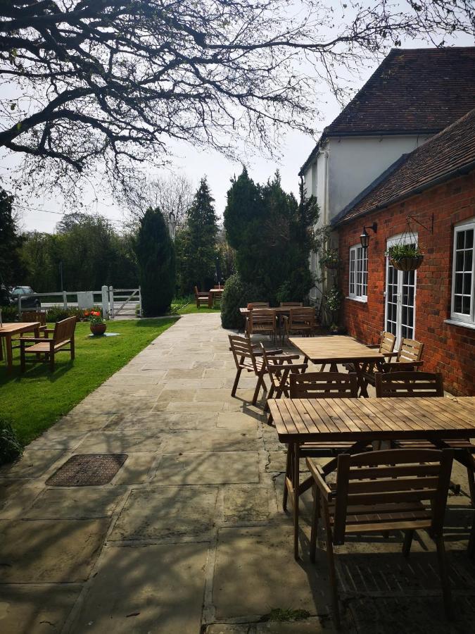 The White Hart Inn Нюбъри Екстериор снимка